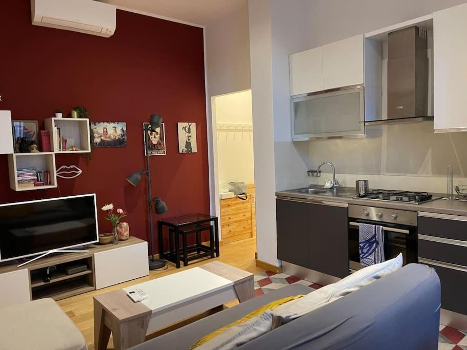 Ampola Home “Flamingo” ミラノ エクステリア 写真