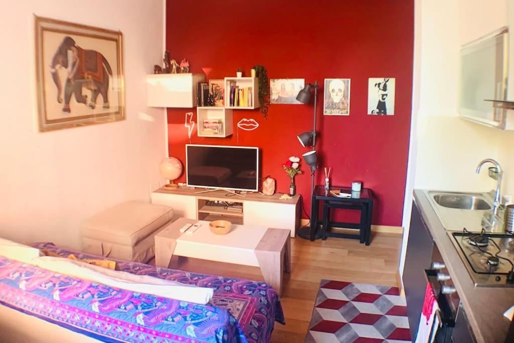 Ampola Home “Flamingo” ミラノ エクステリア 写真
